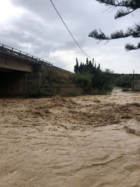 Κακοκαιρία – Κρήτη : «Χτυπήθηκαν» Ηράκλειο, Ρέθυμνο – Εκκενώνονται σπίτια,  «καταρράκτες» το εθνικό δίκτυο