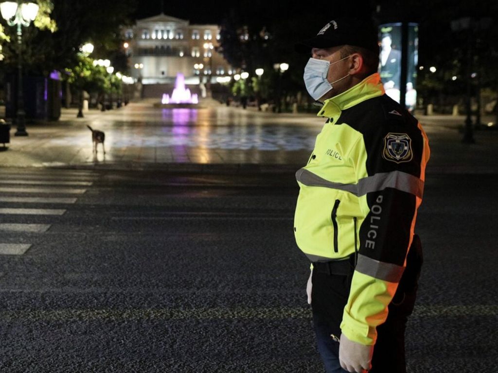 Κορωνοϊός: Στο «κόκκινο» η μισή χώρα παρά την καραντίνα – Υπό πίεση το σύστημα υγείας