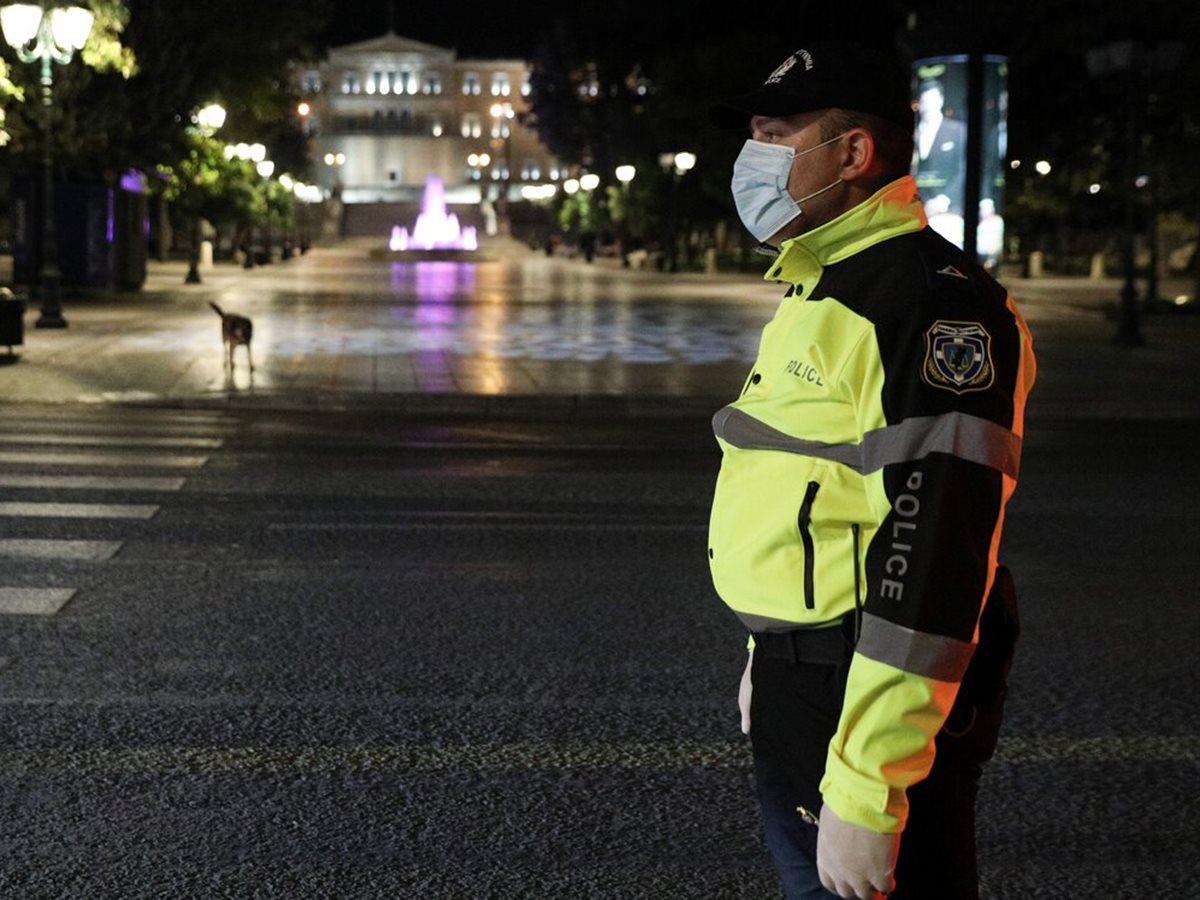 Κορωνοϊός: Στο «κόκκινο» η μισή χώρα παρά την καραντίνα – Υπό πίεση το σύστημα υγείας