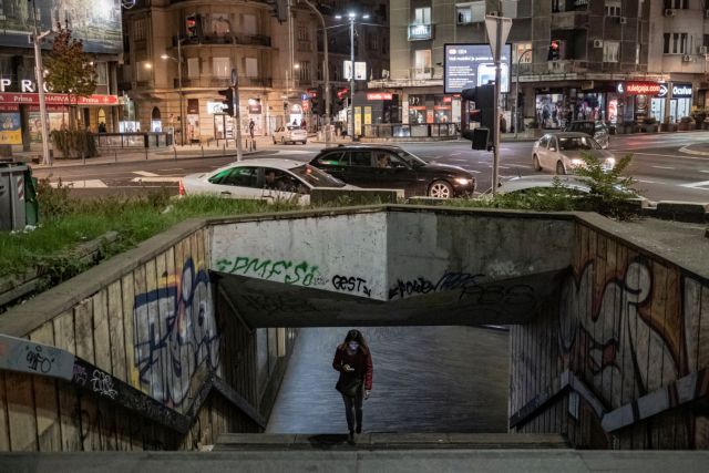 Βελιγράδι: Καλπάζει ο κορωνοϊός – Ασφυκτιούν τα νοσοκομεία