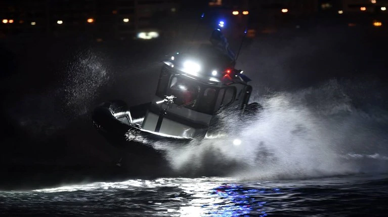 Φωτιά σε φορτηγό πλοίο βόρεια της Ελαφονήσου