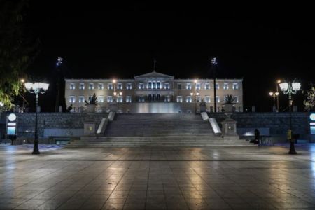 Lockdown : Πόλη «φάντασμα» η Αθήνα – Σε ισχύ η απαγόρευση κυκλοφορίας από τις 21.00