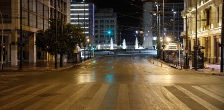 Lockdown : Σε ισχύ ο περιορισμός μετακινήσεων σε όλη την Ελλάδα, από τις 9 το βράδυ έως τις 5 το πρωί
