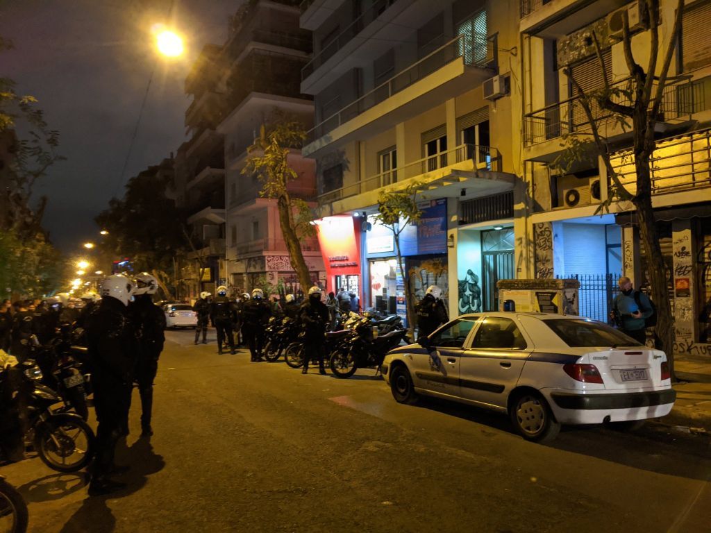 Πολυτεχνείο : Ένταση και προσαγωγές στην πλατεία Εξαρχείων