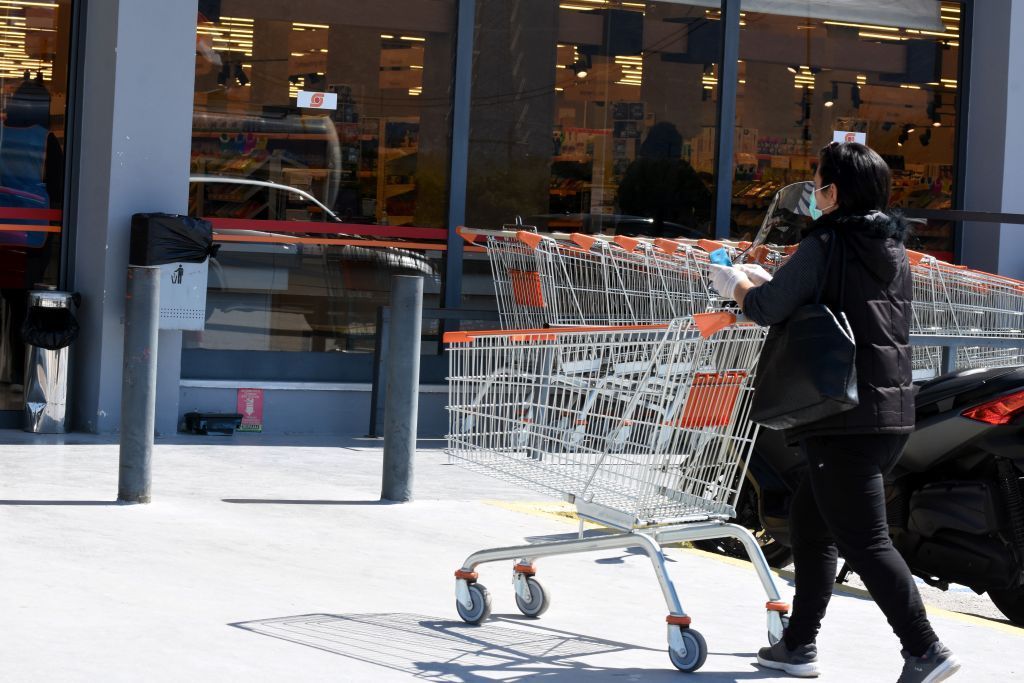 Lockdown : Αλλαγές στο ωράριο σε καταστήματα τροφίμων