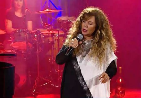 Με «Προσωπικά» και «Τραγούδι γενεθλίων» η Ελένη Δήμου στο ΜΕGA