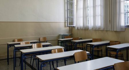 Κορωνοϊός : Δριμύ κατηγορώ κατά της κυβέρνησης από την αντιπολίτευση για τα σχολεία