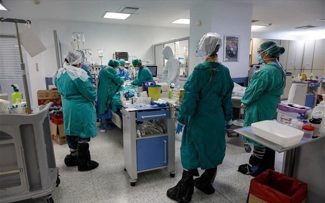 Κορωνοϊός : «Βράζουν» τα νοσοκομεία – Μία διασωλήνωση κάθε 40 λεπτά | tovima.gr