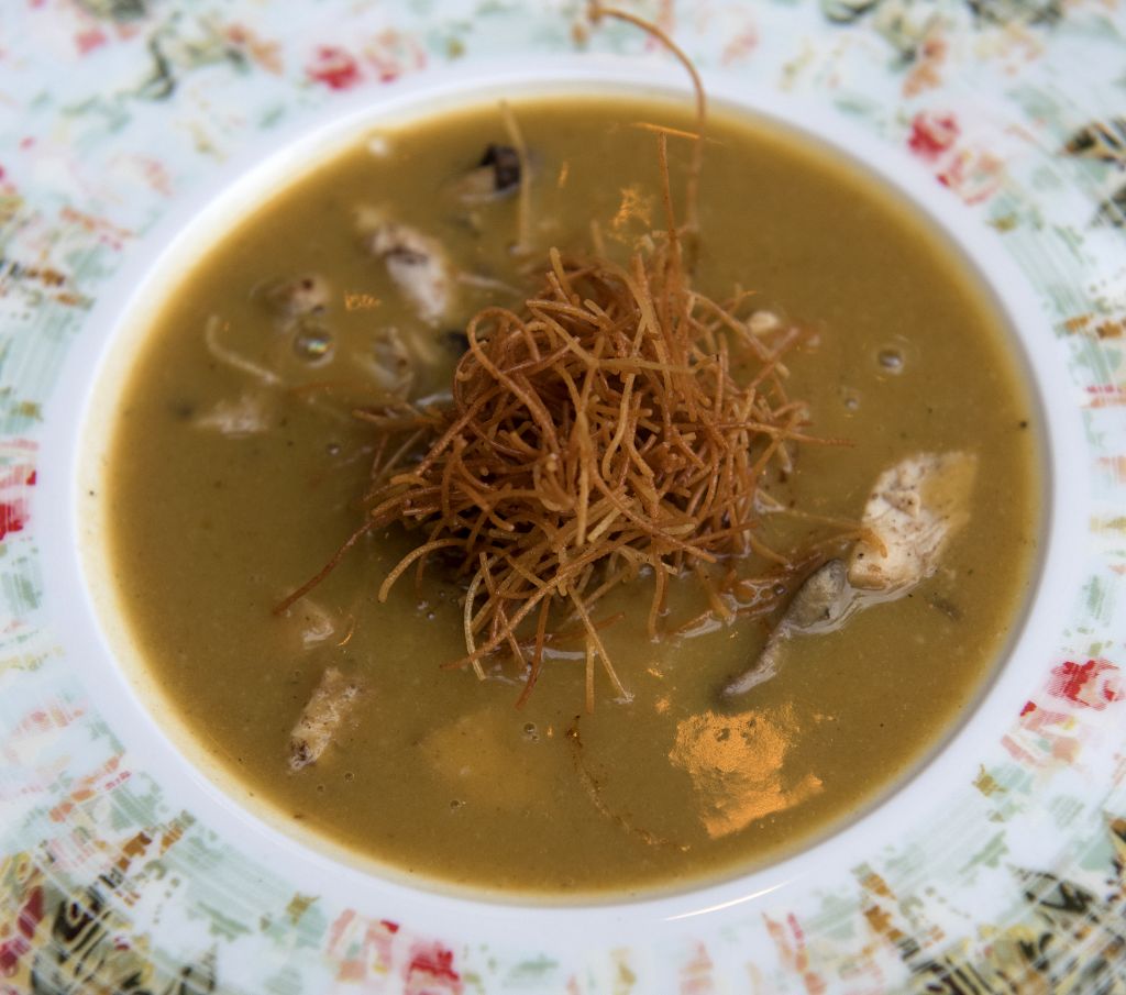 Βελουτέ κοτόσουπα με κάστανα