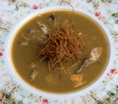 Βελουτέ κοτόσουπα με κάστανα