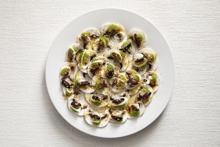 Καρπάτσιο μανιταριού με ταραμά και αβγοτάραχο