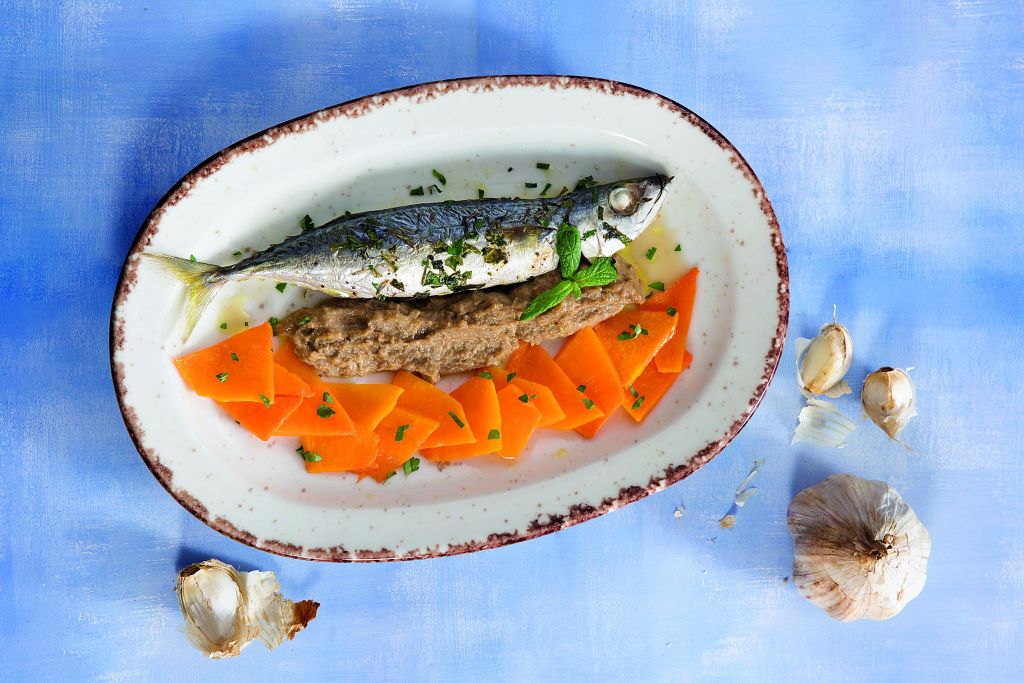 Ταμπουράς με σκορδαλιά  και κολιό