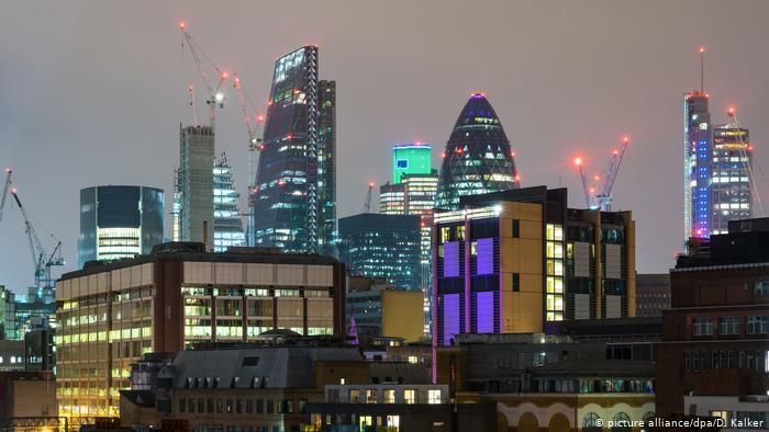 Η πλουτοκρατία υποσκάπτει τη δημοκρατία