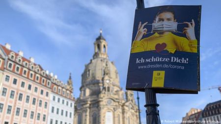 Μέρκελ και πρωθυπουργοί συζητούν αυστηρότερα μέτρα