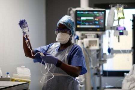 Κορωνοϊός : Γονατίζουν τα νοσοκομεία – Εκατοντάδες οι διασωληνωμένοι