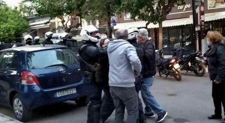 Πολυτεχνείο – Σεπόλια : Συνέλαβαν διαδηλωτή έξω από το σπίτι του