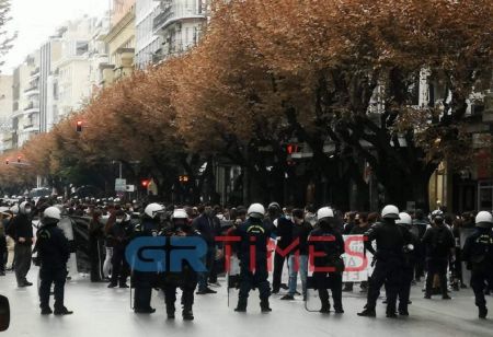 Πολυτεχνείο – Θεσσαλονίκη : Επεισόδια μεταξύ αστυνομίας και διαδηλωτών