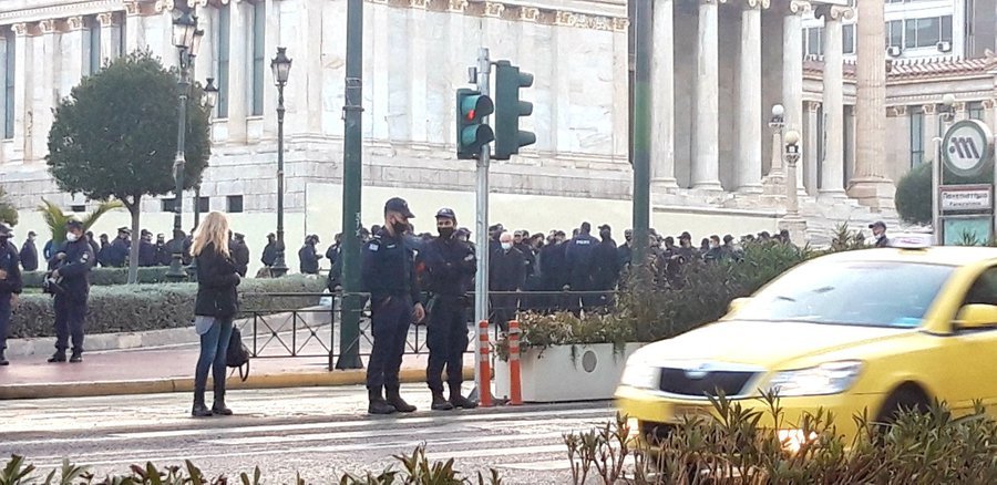 Πολυτεχνείο : Οι αστυνομικοί δεν τήρησαν τα μέτρα – Διμοιρία πίσω στη Λαμία λόγω covid-19