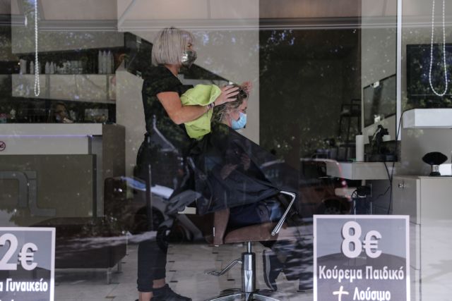 Κορωνοϊός : Κλειστά κομμωτήρια και κέντρα αισθητικής αλλά… οι κομμώτριες δουλεύουν