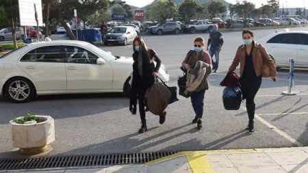 Θεσσαλονίκη : Υποδοχή με τριαντάφυλλα για τις εθελόντριες νοσηλεύτριες