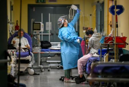 Κορωνοϊός : Σε ασφυκτική πίεση τα νοσοκομεία της χώρας – Γέμισαν οι ΜΕΘ σε ΑΧΕΠΑ, Παπαγεωργίου, Ιπποκράτειο