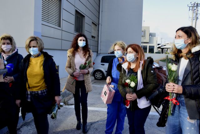 Κορωνοϊός : Κύμα συγκίνησης για τις 10 νοσηλεύτριες που θα δώσουν τη μάχη σε ΜΕΘ της Θεσσαλονίκης
