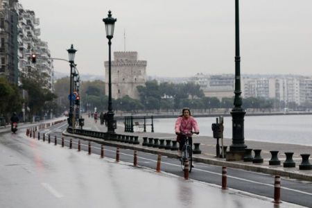 Κορωνοϊός : Πιθανότητα μεταφοράς διασωληνωμένων από Θεσσαλονίκη σε Αθήνα με τρένο – Στο τραπέζι αυστηρότερα μέτρα