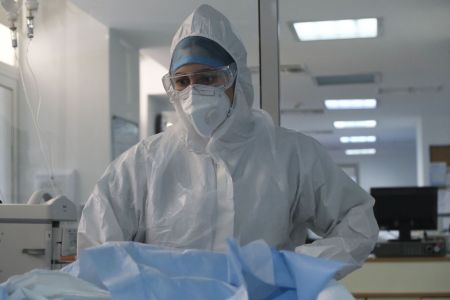 Κορωνοϊός : Η πανδημία «χτυπά» τους νέους – 11 ασθενείς 18 έως 39 ετών σε ΜΕΘ