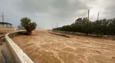 Κακοκαιρία: Σαρώνει την Κρήτη – Ποτάμια οι δρόμοι
