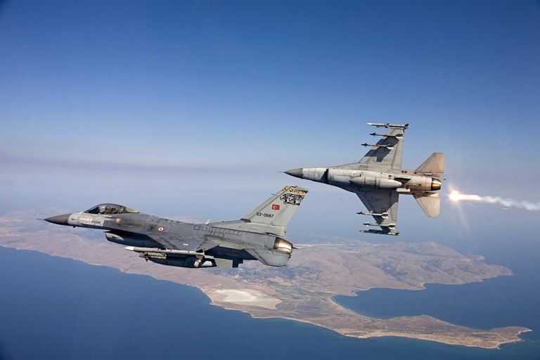Πρόκληση διαρκείας:  Τουρκικά F-16 πάνω από Παναγιά, Οινούσσες | tovima.gr