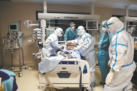 Η αναγκαία «μεγάλη επιστροφή» των ελλήνων γιατρών στο σύστημα υγείας