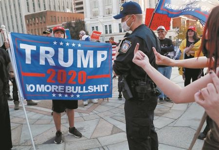 Επικίνδυνη η καθυστέρηση Τραμπ να παραδώσει την εξουσία