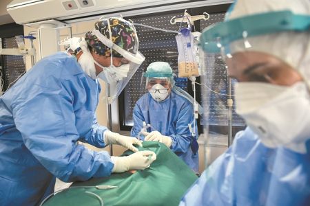 Το δεκαήμερο-φωτιά που κρίνει τη μάχη με τον κορωνοϊό