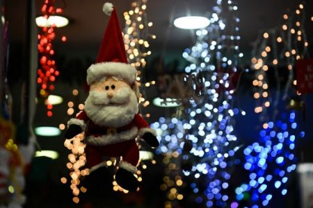 Κορωνοϊός : Πώς θα κάνουμε Χριστούγεννα – SMS, όριο καλεσμένων και ψώνια click away