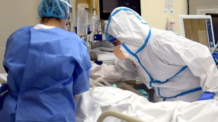 Κορωνοϊός : 103 νεκροί και 540 οι διασωληνωμένοι – 1.498 τα νέα κρούσματα