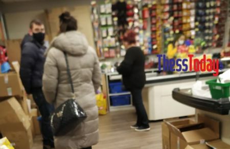 Lockdown : Στην Κατερίνη βάζουν κόσμο σε εμπορικά καταστήματα από την πίσω πόρτα