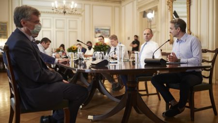 Κορωνοϊός : Οι επιδημιολόγοι στα γρανάζια της πολιτικής και πώς επηρέασε τη διαχείριση του δεύτερου κύματος