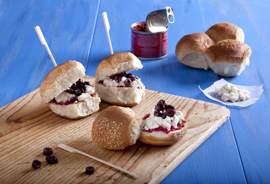 Σάντουιτς με σκοτύρι και ελιές