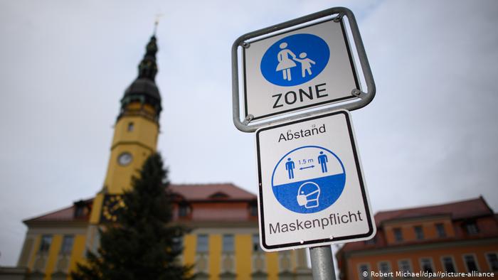 «Περιοριστικά μέτρα μέχρι Χριστούγεννα, αλλά…»