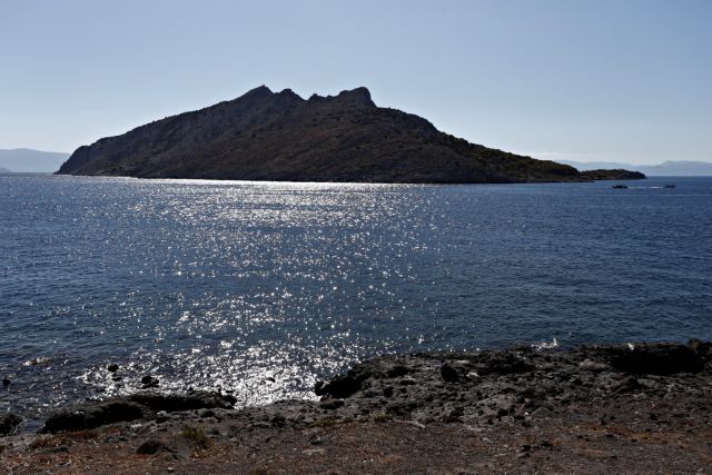 Ρόδος: Νεκρός δίπλα σε ημιβυθισμένο σκάφος που μετέφερε 12 μετανάστες