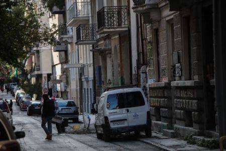 Μεγάλη επιχείρηση στα Εξάρχεια: Σφραγίζουν κτίριο στη Ζαΐμη που τελούσε υπό κατάληψη