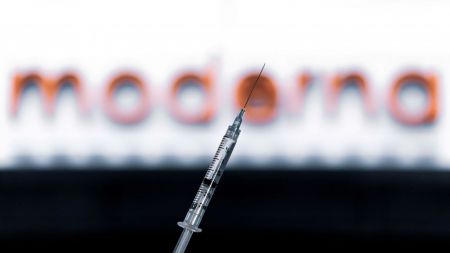 Η Κομισιόν ενέκρινε το εμβόλιο της Moderna για τον κορωνοϊό