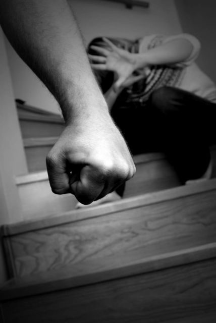 Κορωνοϊός : Η καραντίνα απογείωσε την ενδοοικογενειακή βία