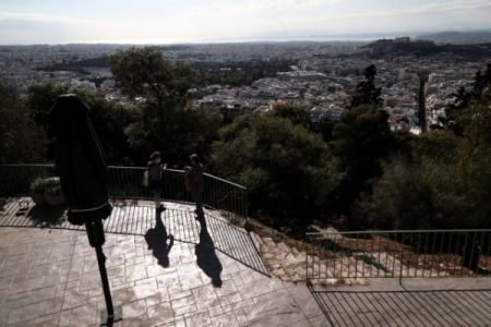 Κορωνοϊός : Καθοριστικά για το «ξεκλείδωμα» της χώρας τα επόμενα 24ωρα – Πώς θα κάνουμε Χριστούγεννα