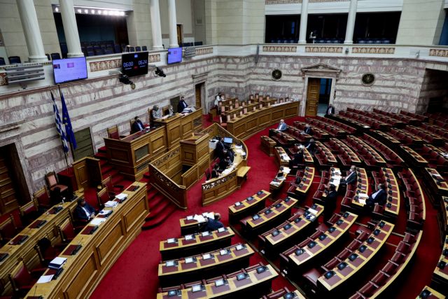 Ψηφίστηκε το νομοσχέδιο του υπ. Εργασίας – Έντονη αντιπαράθεση για ασφαλιστικές εισφορές και πανδημία