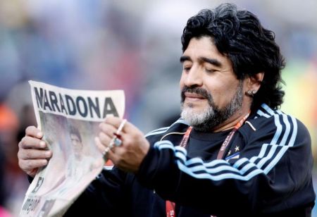 Μαραντόνα : Συγκίνηση στο Τwitter για τον θάνατο του θρύλου του ποδοσφαίρου