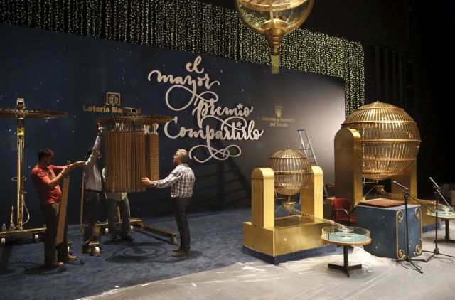 Η Μαδρίτη άναψε τα χριστουγεννιάτικα φωτάκια της ενάντια στην κορωνο-κατάθλιψη