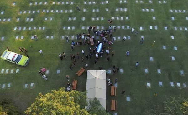 Μαραντόνα : Σκεπασμένος με τη σημαία της Αργεντινής στην τελευταία του κατοικία