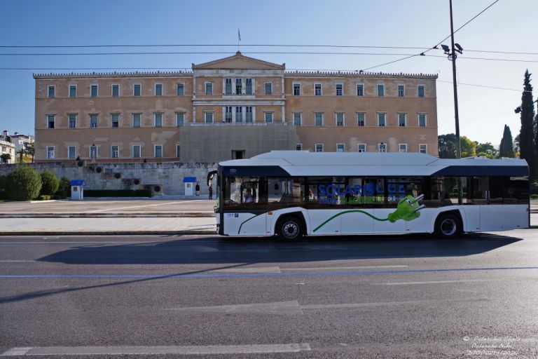 Με επιβάτες το δεύτερο ηλεκτρικό λεωφορείο στο Παγκράτι-Κυψέλη | tovima.gr