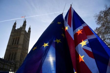 Brexit : Υστατη προσπάθεια για συμφωνία – Στο Λονδίνο ο Μπαρνιέ